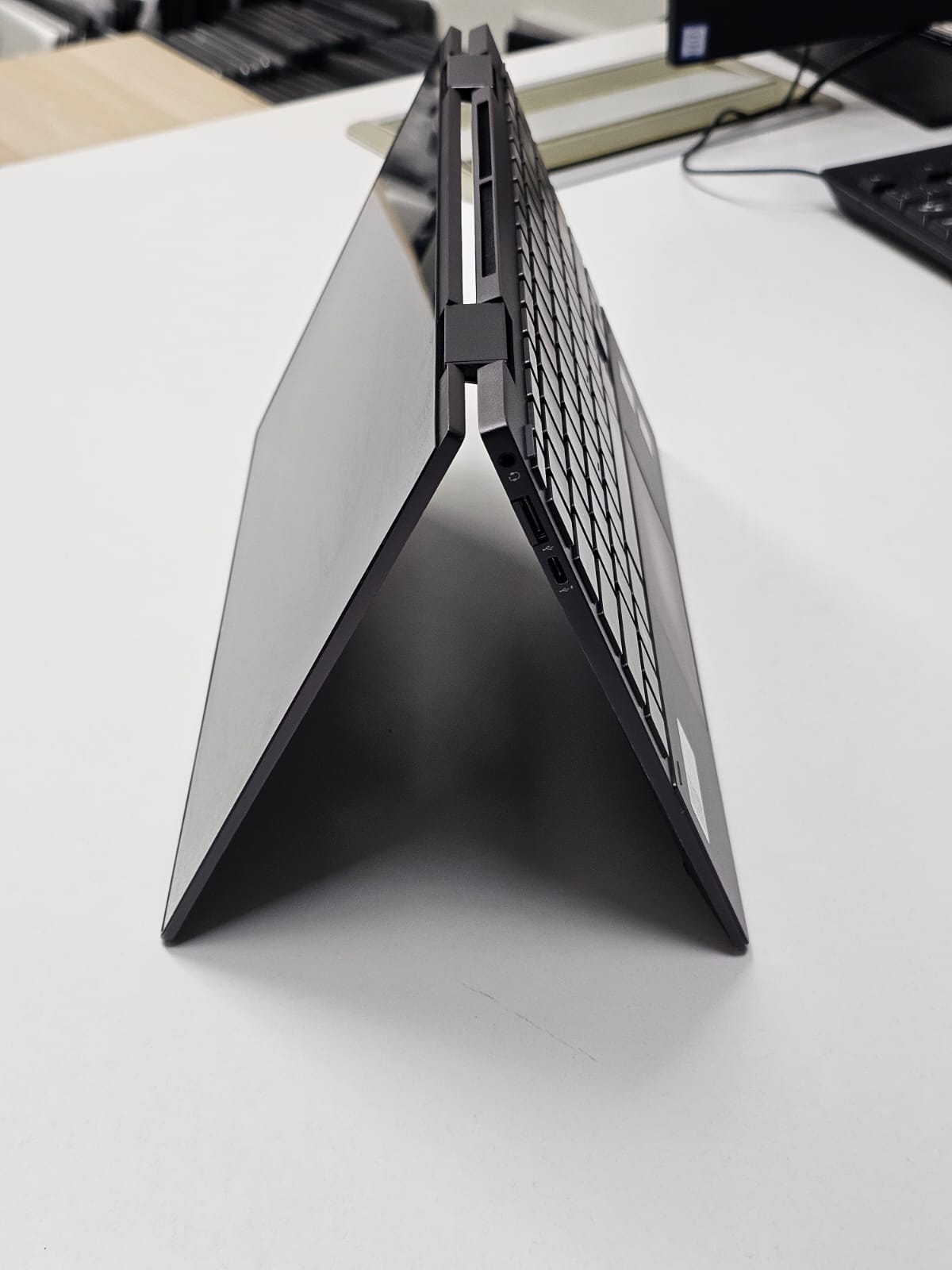 HP ENVY 13-AY0096AU - CONVERTIBLE ( x360 TOUCH ) ‘ AMD RYZEN 5 - 5600U ‘ 8 GB DDR4 RAM ‘ 256 SSD ‘ 13 INCH FHD DISPLAY