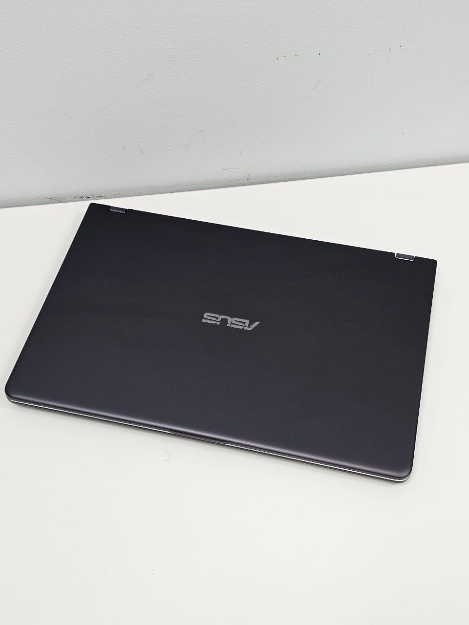Asus Q535U 2 in 1 ‘ CONVERTIBLE ( x360 TOUCH ) ‘ Core i7 -8556U ‘ 16 GB DDR4 RAM ‘ 2 TB AND 256 SDD ‘ 15.6 INCH 4K TOUCH