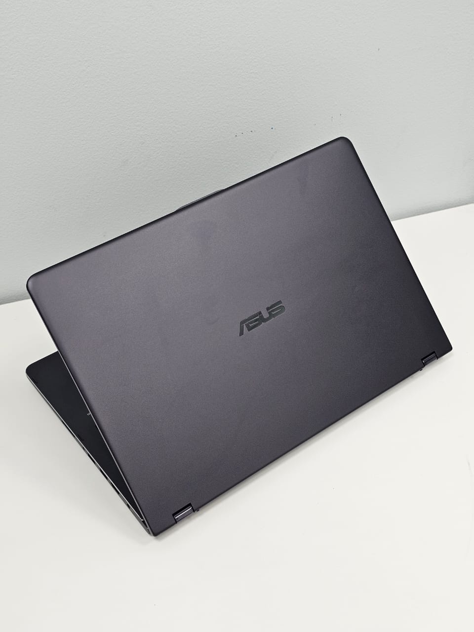 Asus Q535U 2 in 1 ‘ CONVERTIBLE ( x360 TOUCH ) ‘ Core i7 -8556U ‘ 16 GB DDR4 RAM ‘ 2 TB AND 256 SDD ‘ 15.6 INCH 4K TOUCH