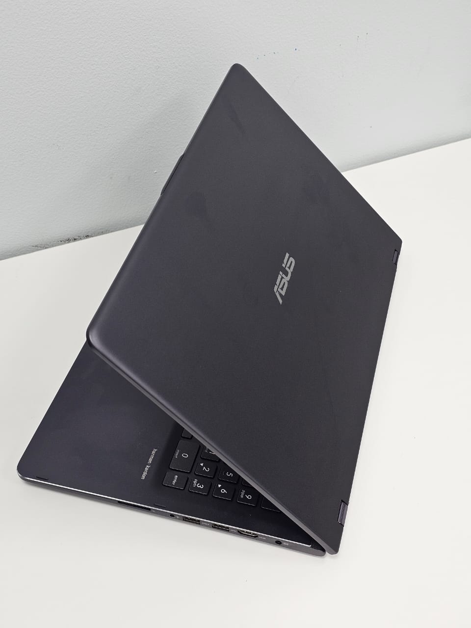 Asus Q535U 2 in 1 ‘ CONVERTIBLE ( x360 TOUCH ) ‘ Core i7 -8556U ‘ 16 GB DDR4 RAM ‘ 2 TB AND 256 SDD ‘ 15.6 INCH 4K TOUCH