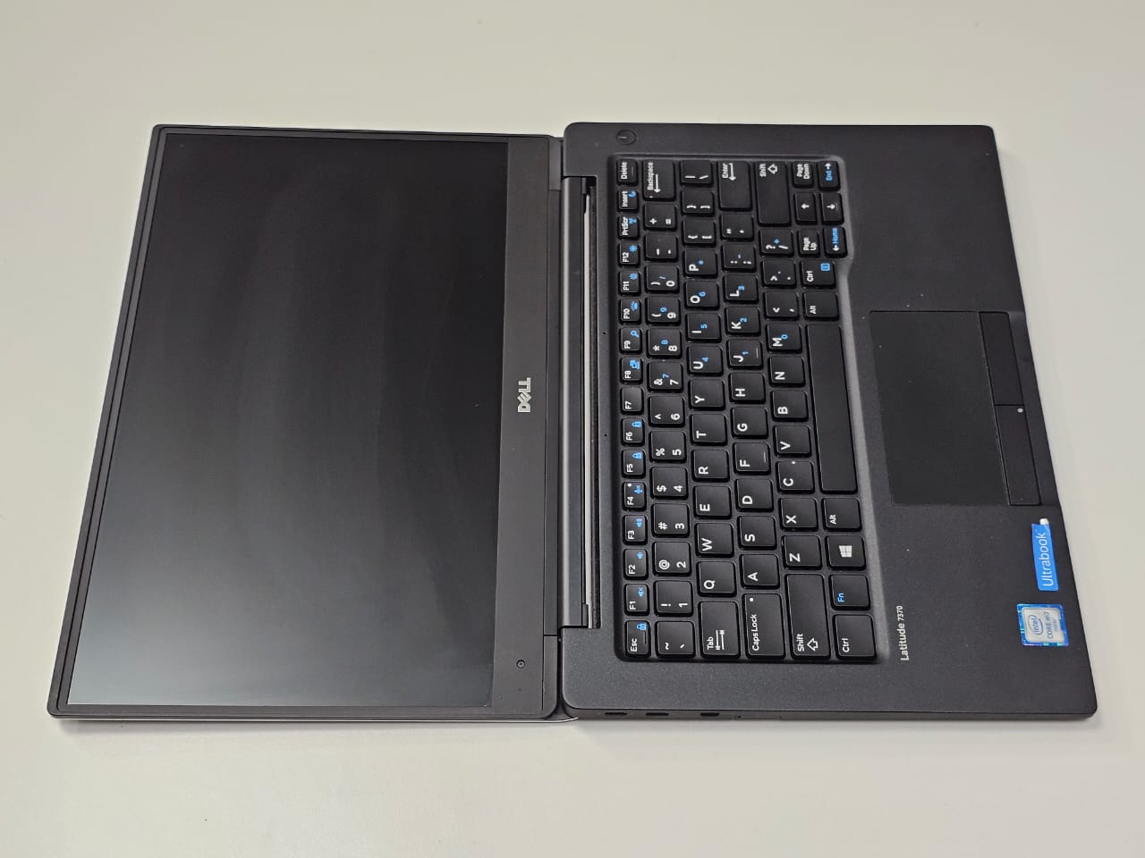 DELL LATITUDE 7370 ‘ CORE M7 -6Y75  ‘ 8 GB DDR4 RAM  ‘  256 SSD  ‘ 14 INCH HD DISPLAY